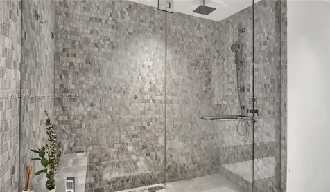 68 SE 6th Street Miami FL 33131