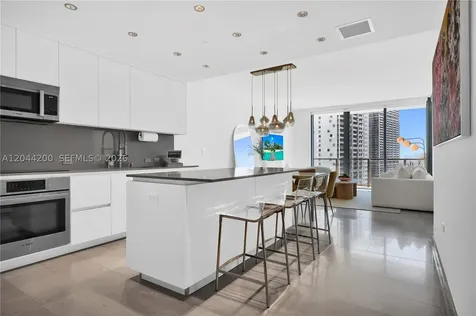 68 SE 6th Street Miami FL 33131