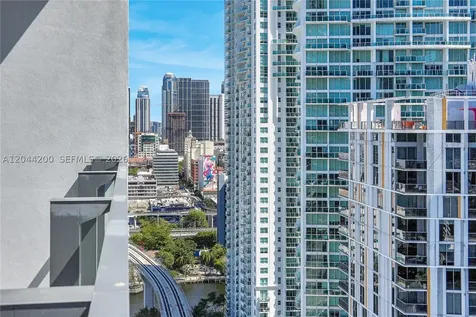 68 SE 6th Street Miami FL 33131