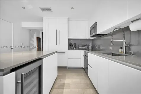 68 SE 6th Street Miami FL 33131