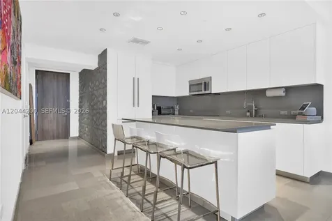 68 SE 6th Street Miami FL 33131