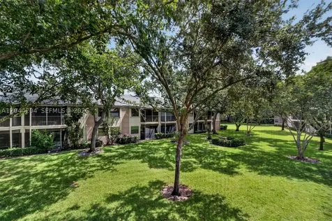 73 NW 98th Terrace Plantation FL 33324