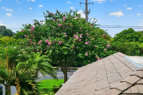 73 NW 98th Terrace Plantation FL 33324