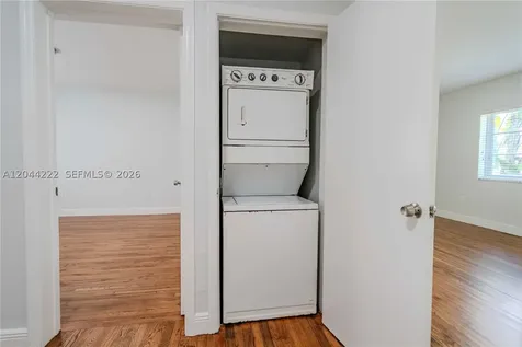 1011 Bay Drive Miami Beach FL 33141