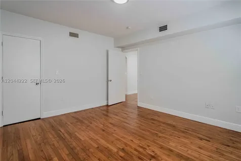 1011 Bay Drive Miami Beach FL 33141