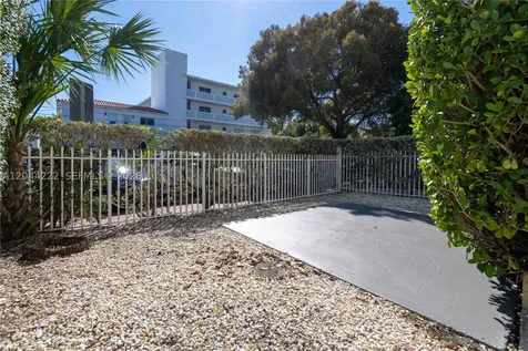1011 Bay Drive Miami Beach FL 33141