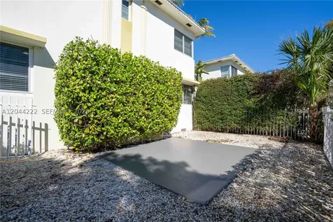 1011 Bay Drive Miami Beach FL 33141