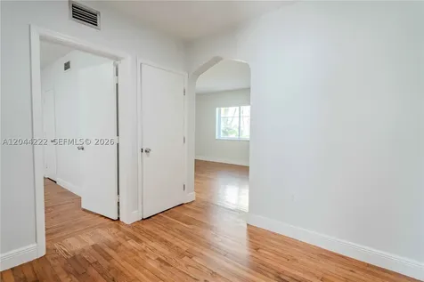 1011 Bay Drive Miami Beach FL 33141