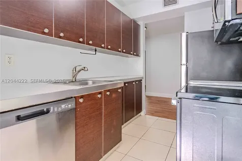 1011 Bay Drive Miami Beach FL 33141