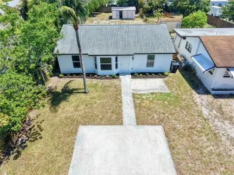 1229 18th Avenue N Lake Worth FL 33460