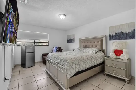 8186 NW 98th Terrace Hialeah Gardens FL 33016