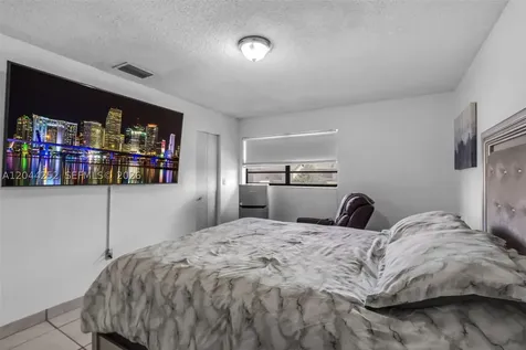 8186 NW 98th Terrace Hialeah Gardens FL 33016