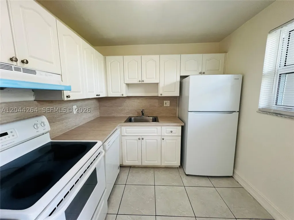 2050 NW 89th Avenue Pembroke Pines FL 33028
