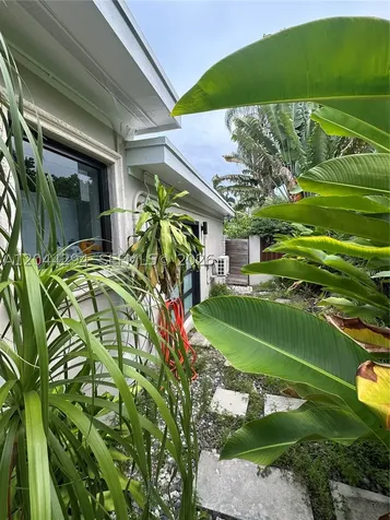 1338 N Venetian Way Miami FL 33139