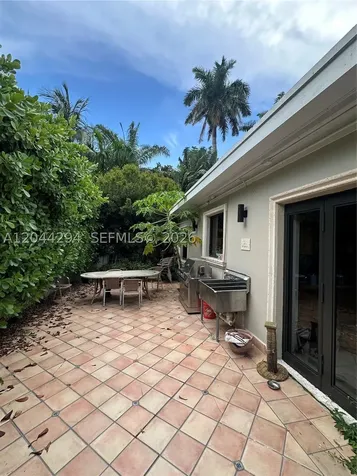 1338 N Venetian Way Miami FL 33139