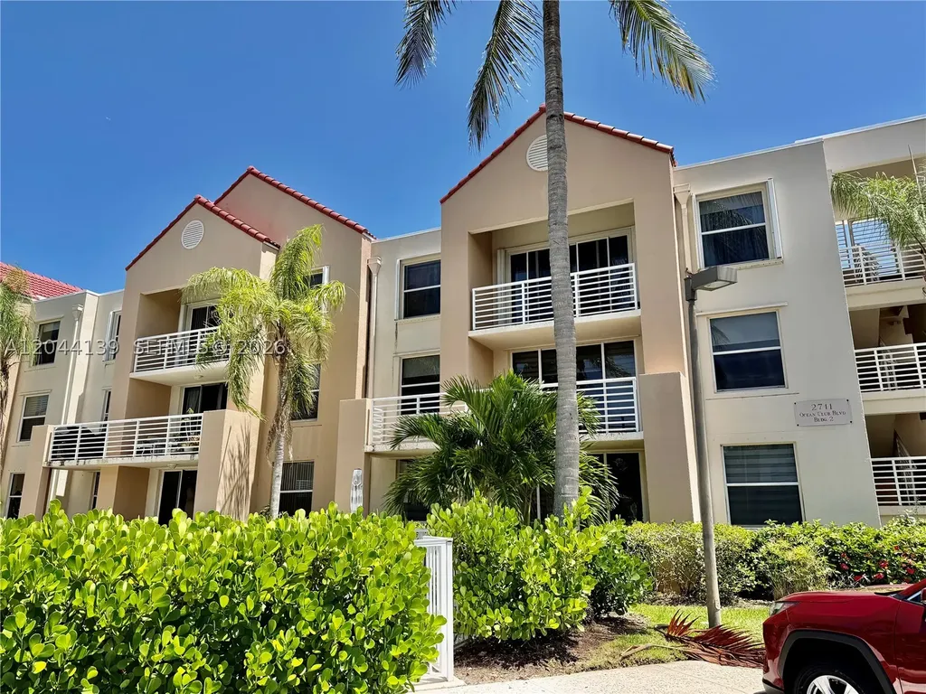2711 Ocean Club Boulevard Hollywood FL 33019
