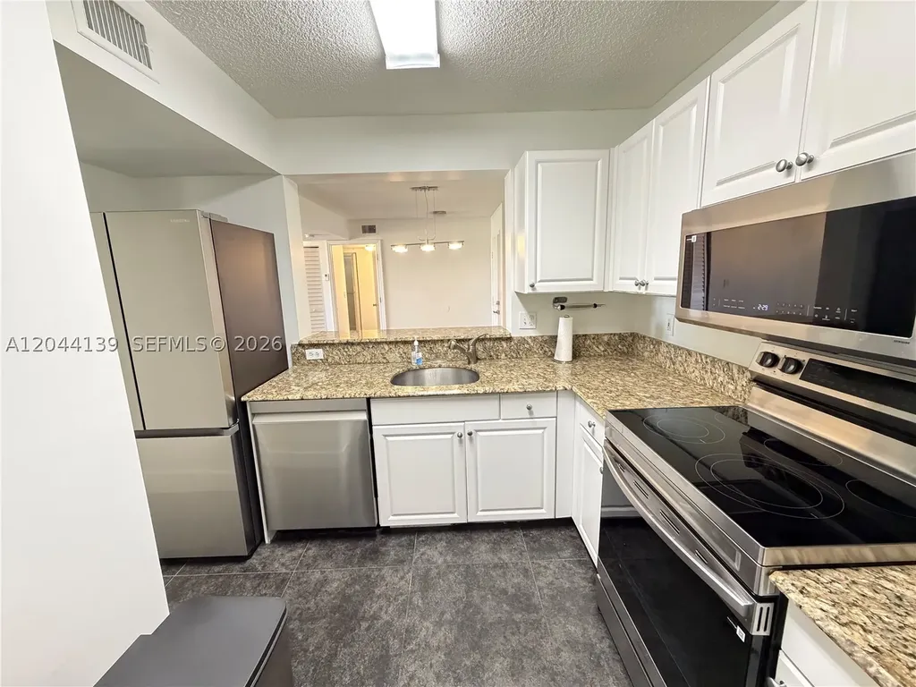 2711 Ocean Club Boulevard Hollywood FL 33019