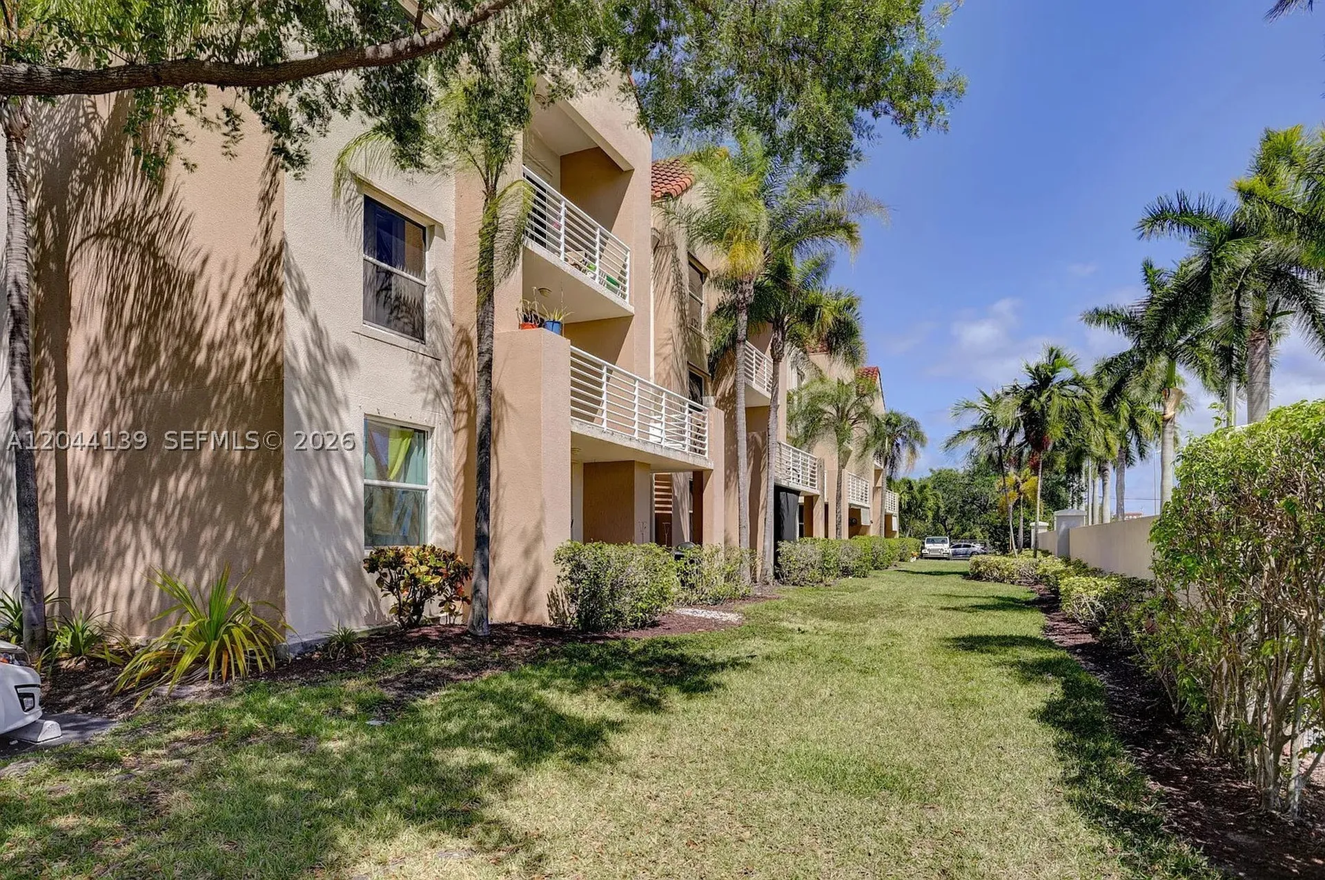 2711 Ocean Club Boulevard Hollywood FL 33019