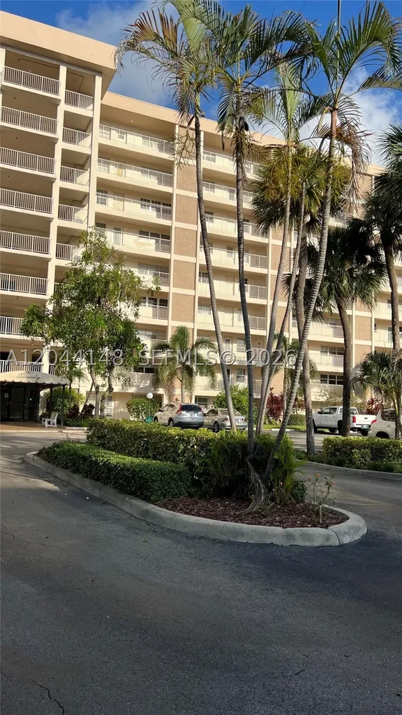 2901 S Palm Aire Drive Pompano Beach FL 33069