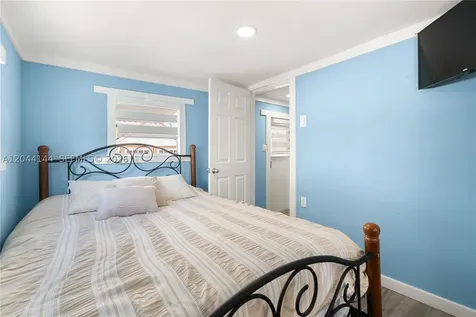 768 Michael Drive Key Largo FL 33037