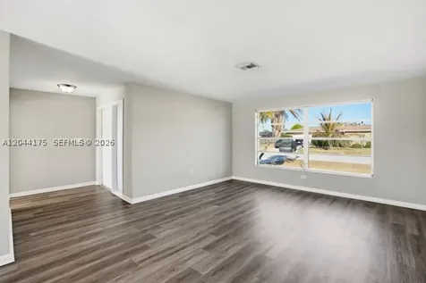 312 Hollywood Lehigh Acres FL 33936