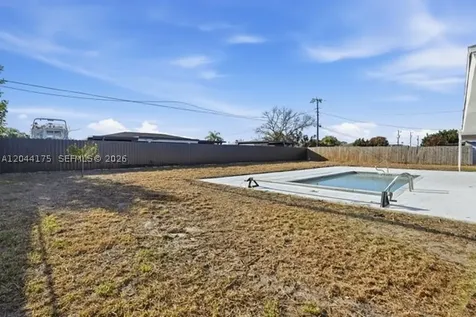 312 Hollywood Lehigh Acres FL 33936