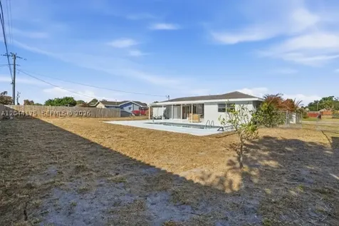 312 Hollywood Lehigh Acres FL 33936