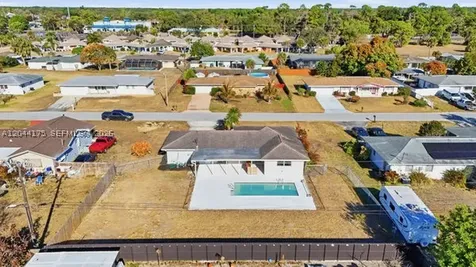 312 Hollywood Lehigh Acres FL 33936