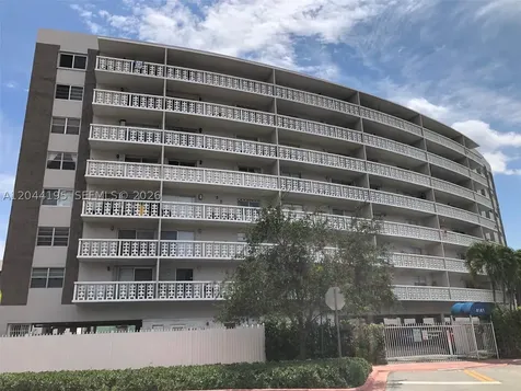 4141 Nautilus Drive Miami Beach FL 33140