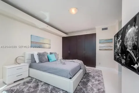 300 S Pointe Drive Miami Beach FL 33139