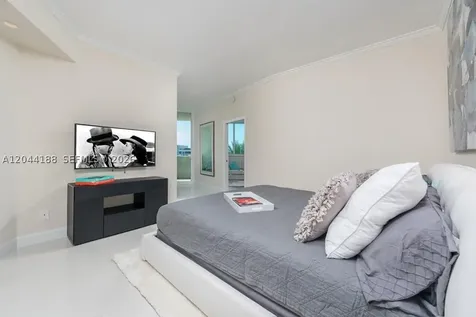 300 S Pointe Drive Miami Beach FL 33139