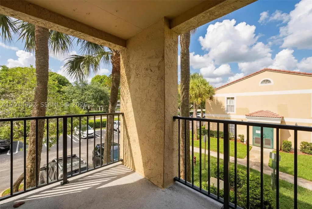 977 Riverside Drive Coral Springs FL 33071
