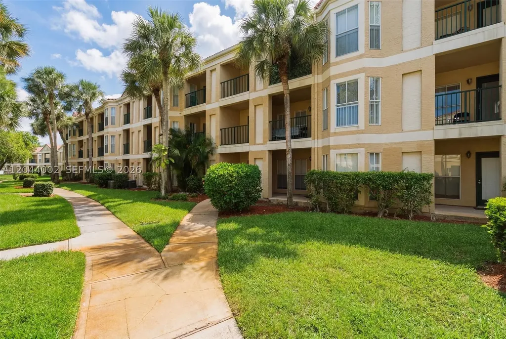 977 Riverside Drive Coral Springs FL 33071