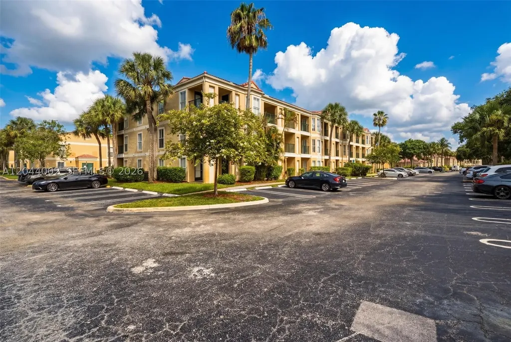 977 Riverside Drive Coral Springs FL 33071