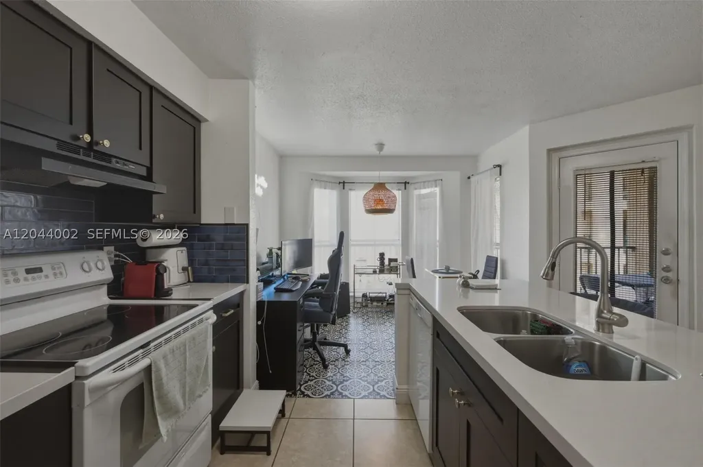 977 Riverside Drive Coral Springs FL 33071