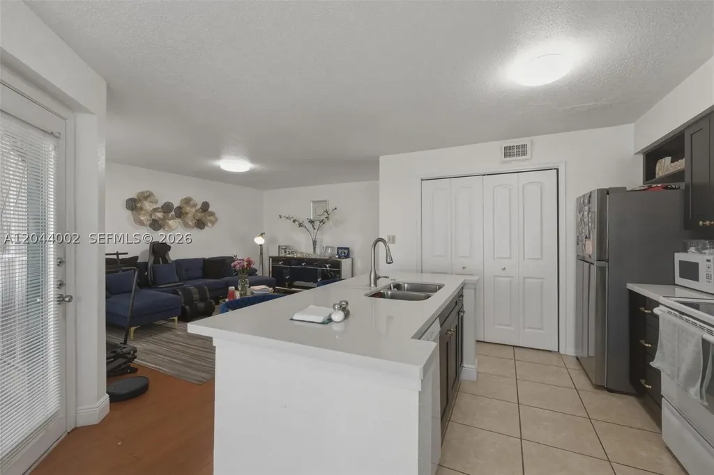977 Riverside Drive Coral Springs FL 33071