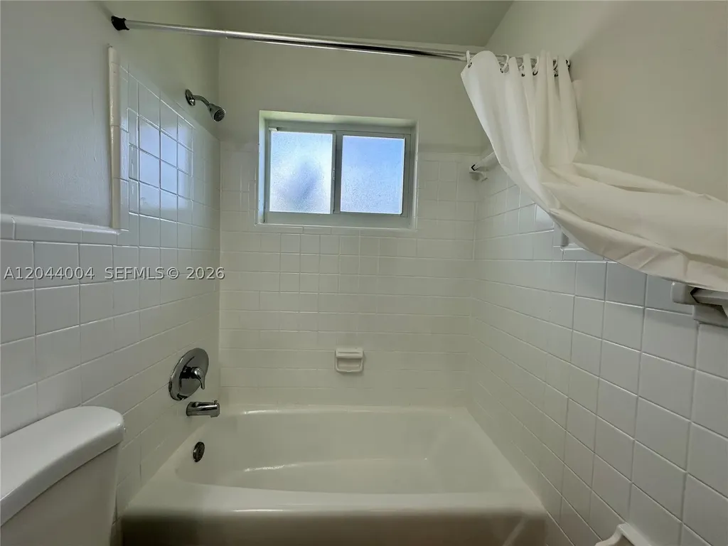 3700 NE 22nd Avenue Lighthouse Point FL 33064