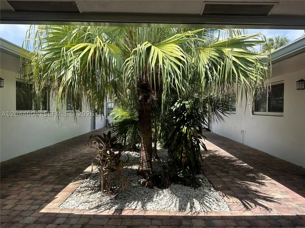 3700 NE 22nd Avenue Lighthouse Point FL 33064