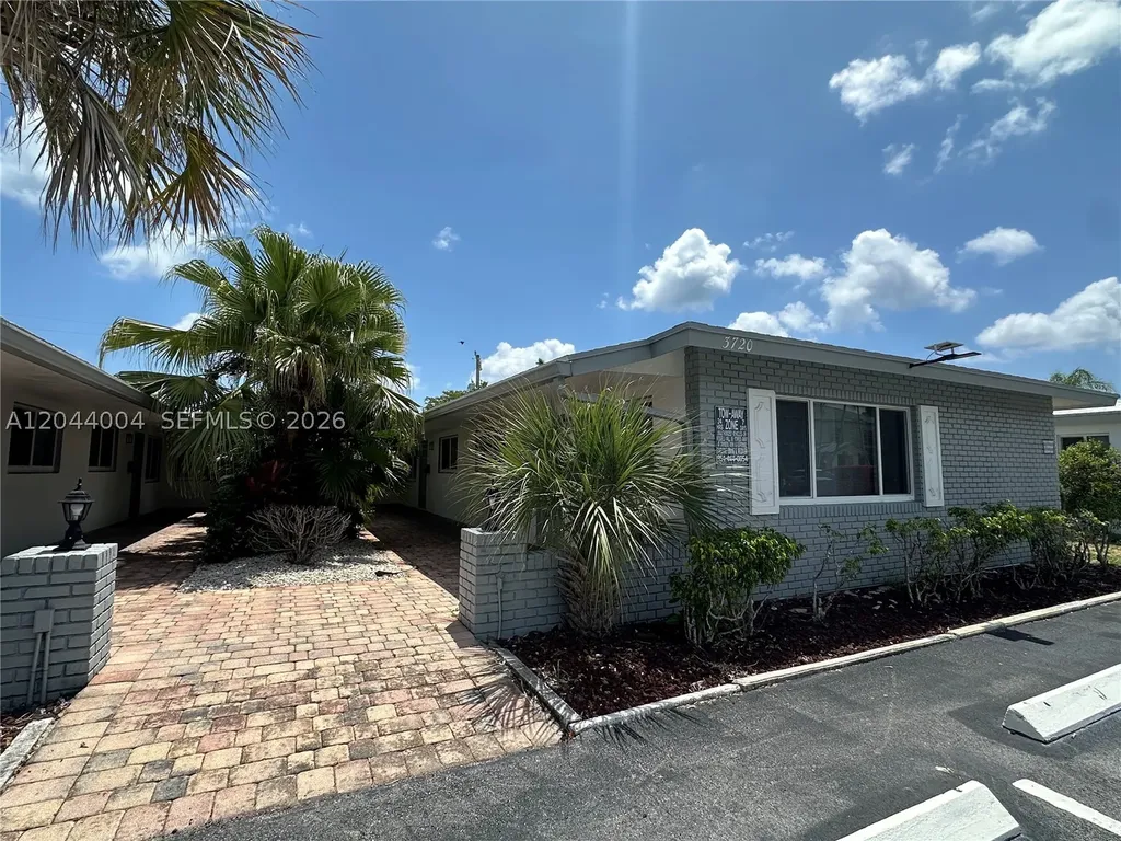 3700 NE 22nd Avenue Lighthouse Point FL 33064