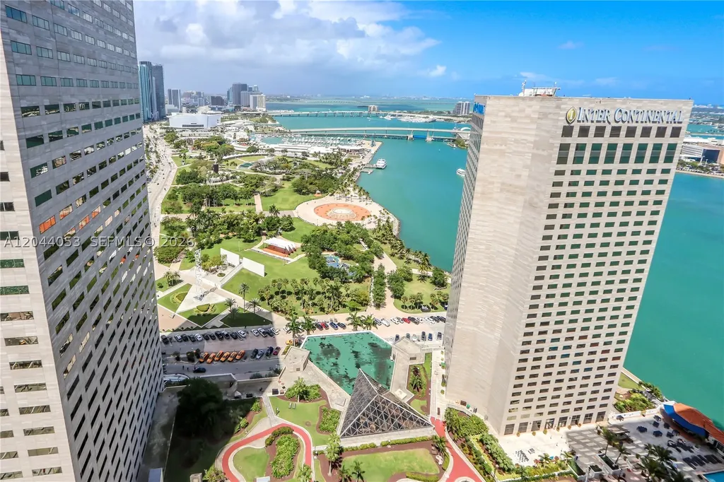 325 S Biscayne Boulevard Miami FL 33131