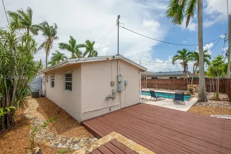 7770 NW 33rd Street Davie FL 33024