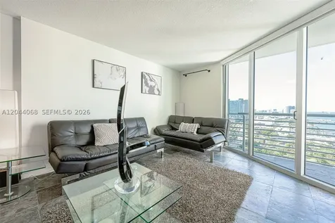 325 S Biscayne Boulevard Miami FL 33131