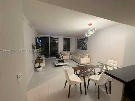 253 NE 2nd Street Miami FL 33132
