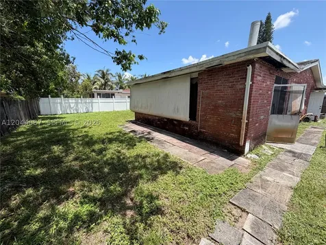 4721 NW 41st Place Lauderdale Lakes FL 33319
