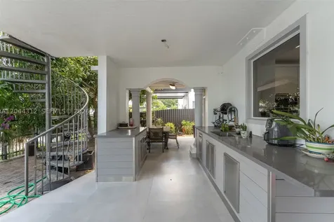 15262 SW 11th Street Miami FL 33194