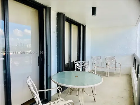 2555 Collins Avenue Miami Beach FL 33140