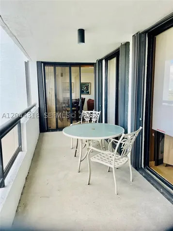 2555 Collins Avenue Miami Beach FL 33140