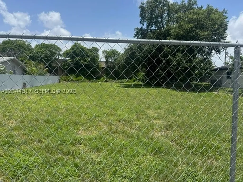 10420 NW 6 Avenue Miami FL 33150