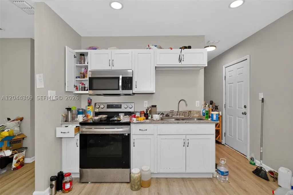 912 SW 3rd Street Other City - In The State Of Florida FL 32333