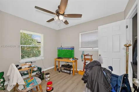912 SW 3rd Street Other City - In The State Of Florida FL 32333